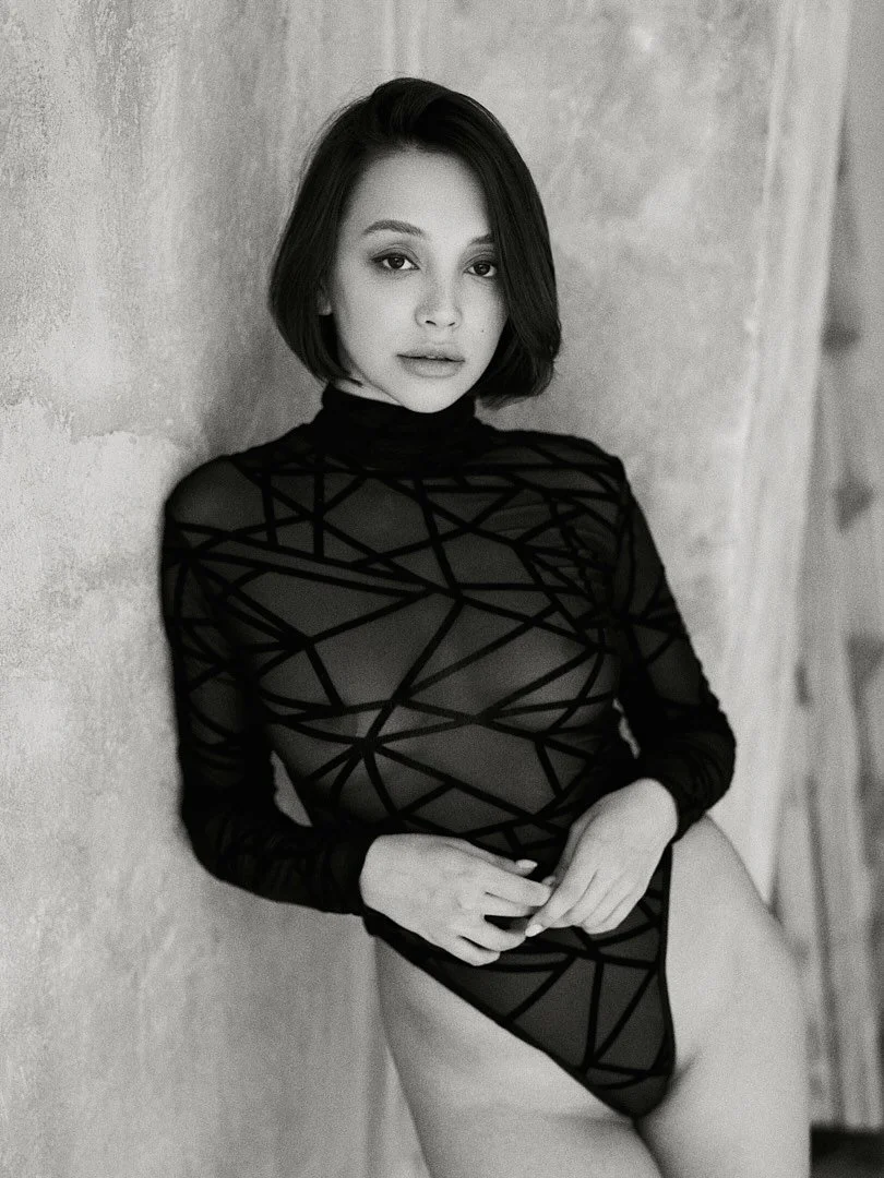 Garota. @olivia_linz_ (@oliivaa_linz) at @apestudi0s in Barcelona 🇪🇸 | #models #blackandwhitephotography #body #sonyalpha #bw