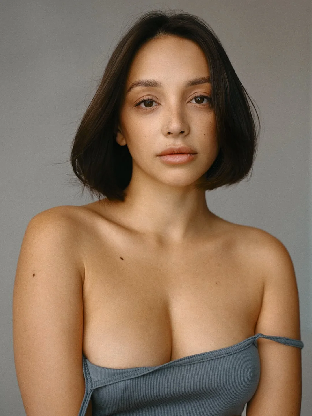 Olivia. @olivia_linz_ at @elstudio.lisbon in Lisbon 🇵🇹 | #portraits #models #colorphotography