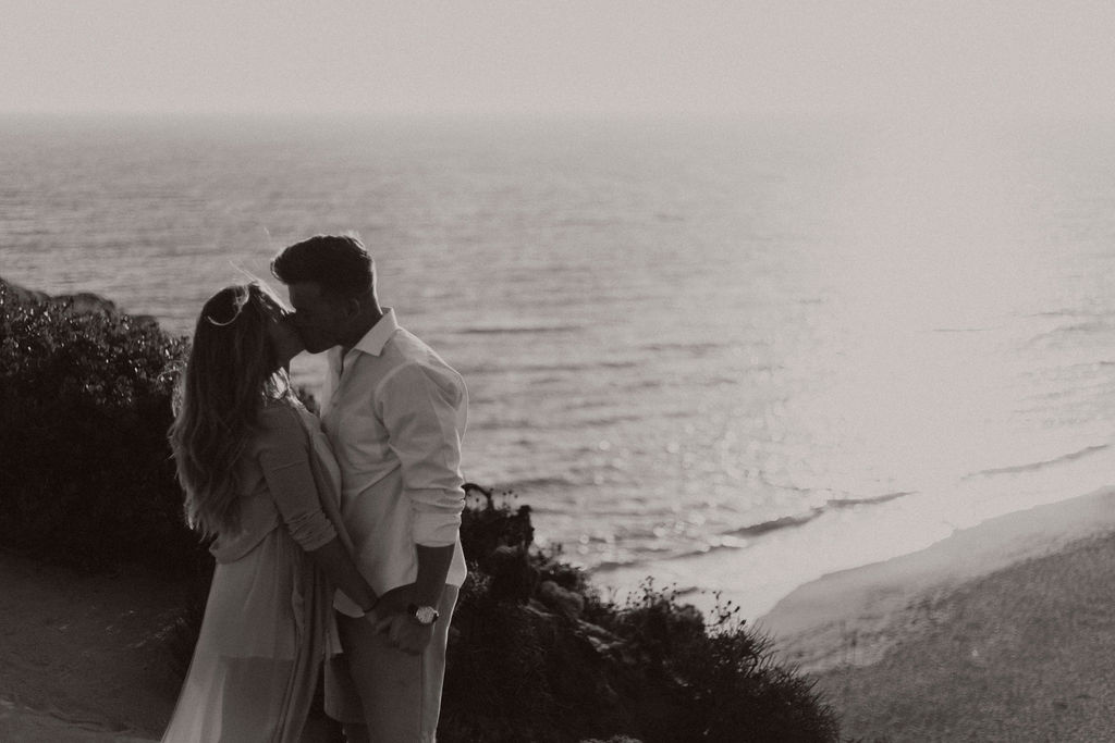 malibu cliff ocean couples session_6579.jpg