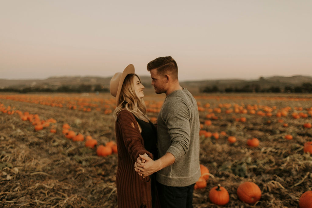 pumpkin patch couples session at underwood family farms_8565.jpg