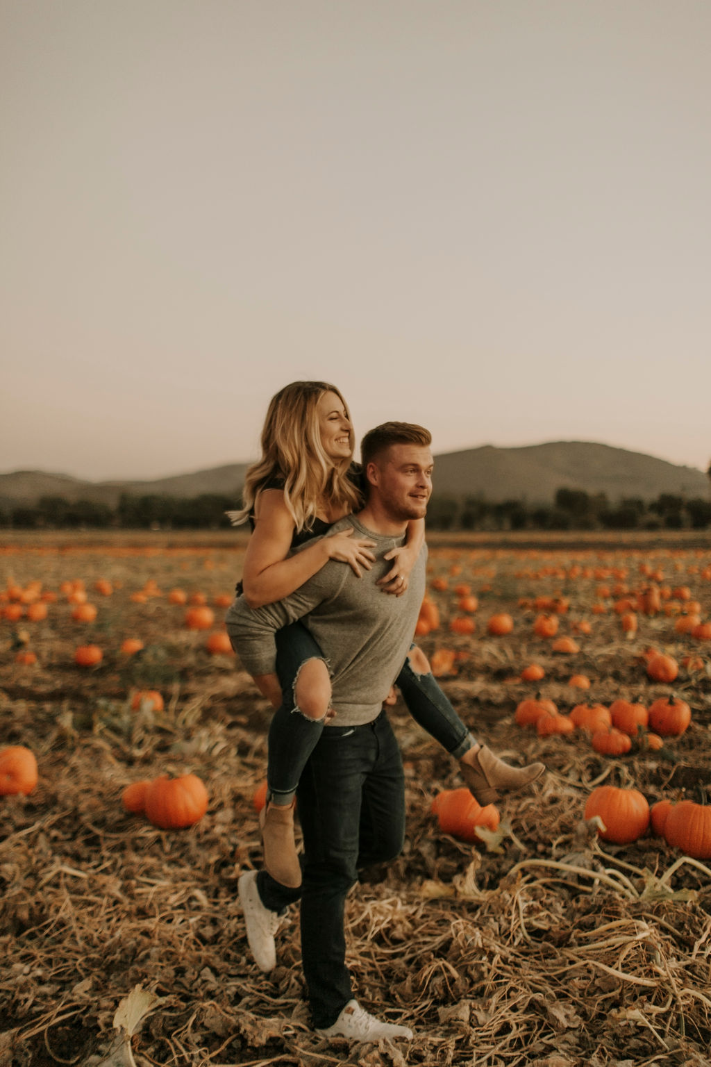 pumpkin patch couples session at underwood family farms_8670.jpg