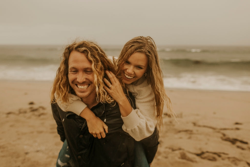 rainy beach engagement session_0632.jpg