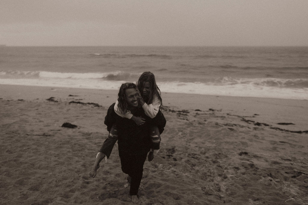 rainy beach engagement session_0641.jpg