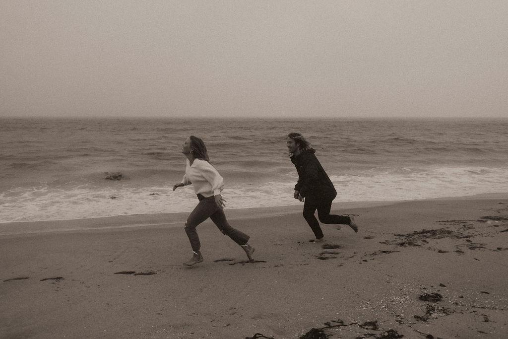 rainy beach engagement session_0655.jpg