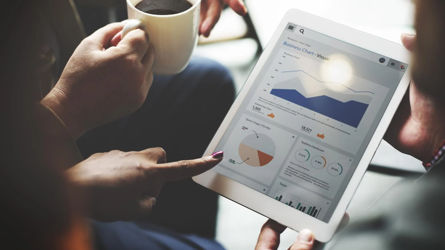 Tarifas Asimétricas de Interconexión Óptimas para la Competencia y el Bienestar Social