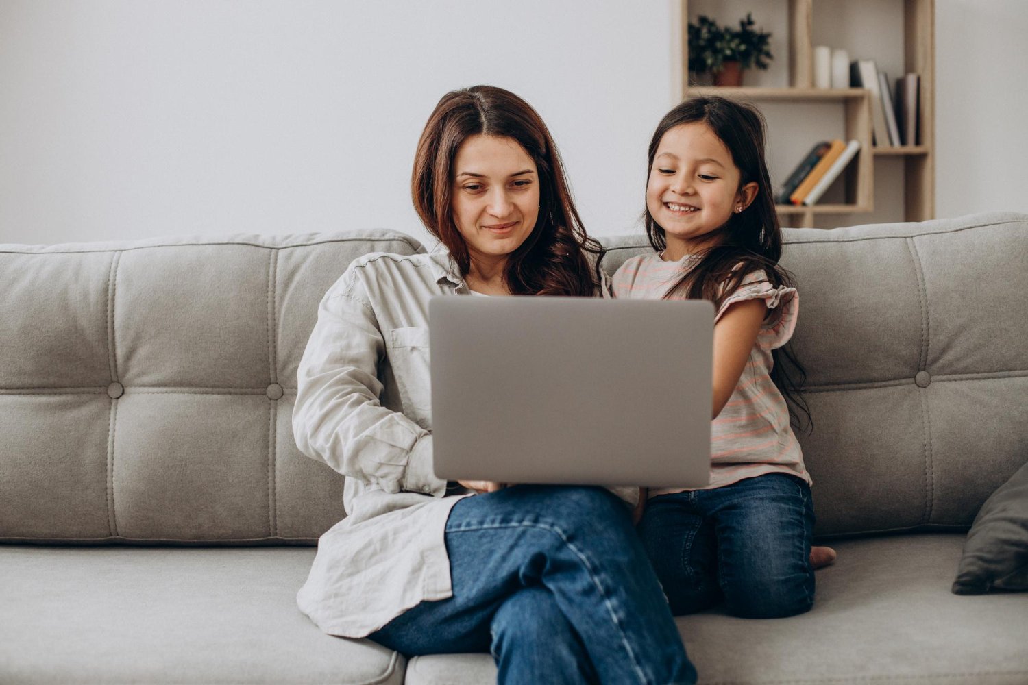#MadreSóloHayUna: Adopción y Hábitos Digitales 