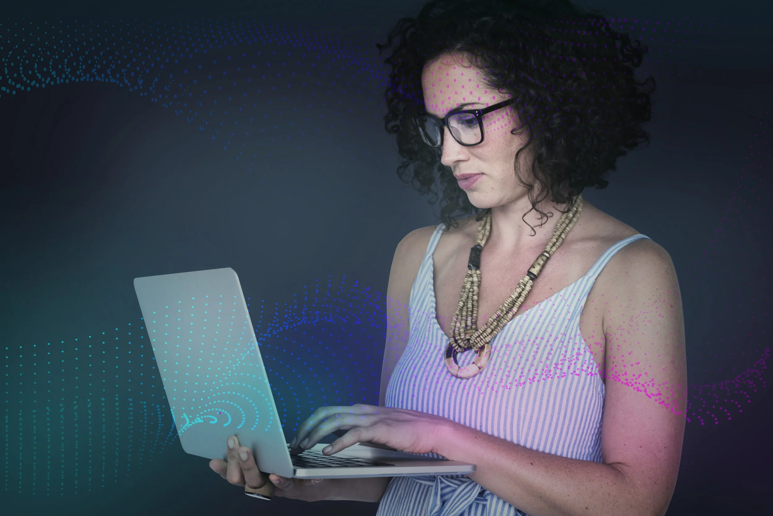 Mujeres en el Era Digital: Conectividad y Aprovechamiento 