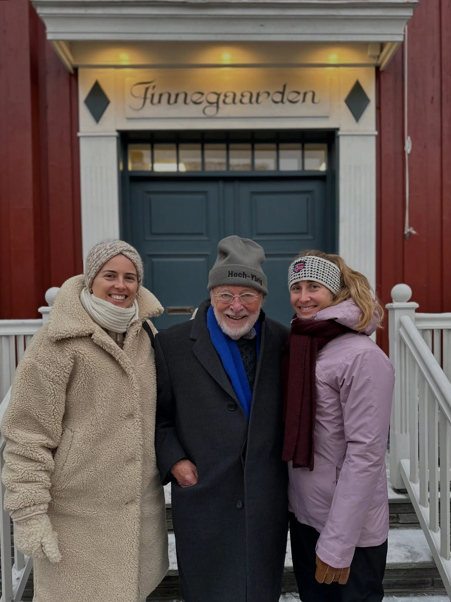 December in pictures 😍🎄✨

Took my dad to Norway to visit my sister. &hearts;️
Went to the sauna and cold plunged in the ocean.
Enjoyed the Ferris Wheel with clear sky and a full moon.

Hosted an almost sold out Ecstatic Dance.
Got my second shipmen