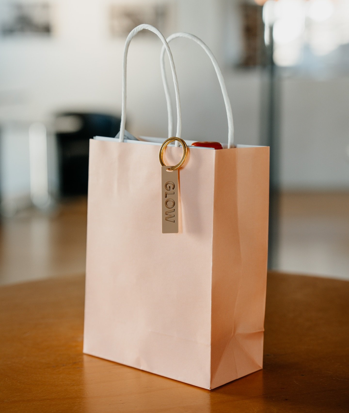 Can&rsquo;t wait to show you what&rsquo;s going to be in the goodie bags next week 🤩🛍️

Until then, just wanted to share with you our supporting brands!

@tibits_restaurants 
@vegandthecity.ch 
@period.ch 
@farfalla.aromacare 
@tenderritual.ch 

An