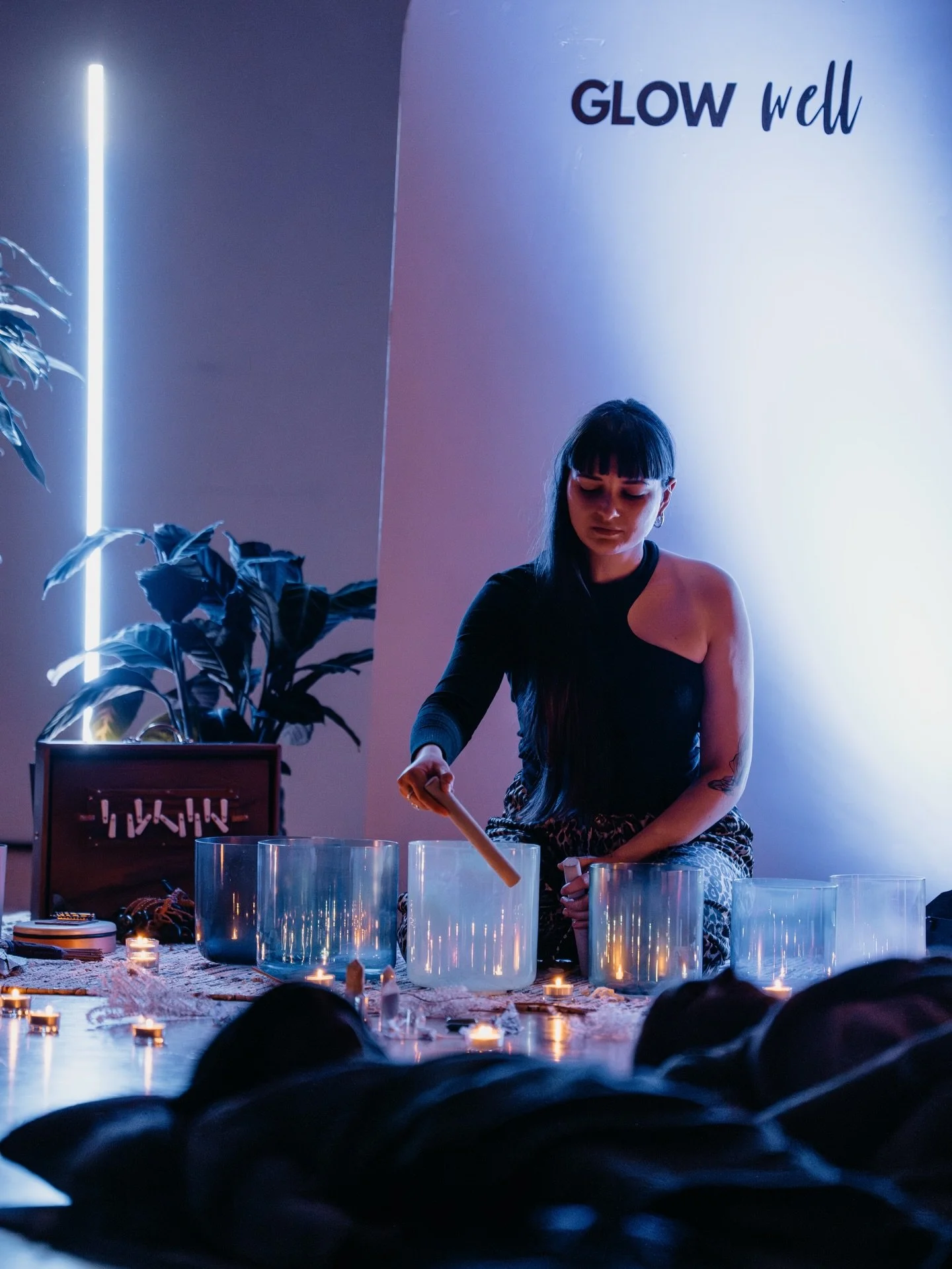 A moment to relax, listen, and do&hellip; absolutely nothing.

Last year&lsquo;s Sound Bath with @oceanofsounds_soundbath was incredible.

Photos by @weareinbound 

#glowwellfestival #glowwell #oceanofsounds #soundbath
