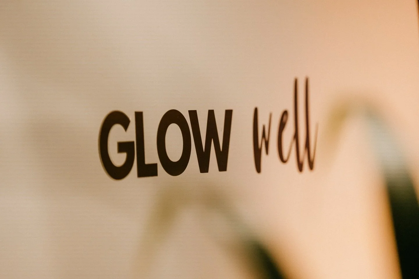 Give me a matcha, a crystal, a few plants, a curated background that represents my vibe, and some reiki infused jewelry&hellip; 

That&lsquo;s literally all I need 😍😅😝

Photos by @weareinbound @itux 

#theglowlife #glowwellfestival #glowwell