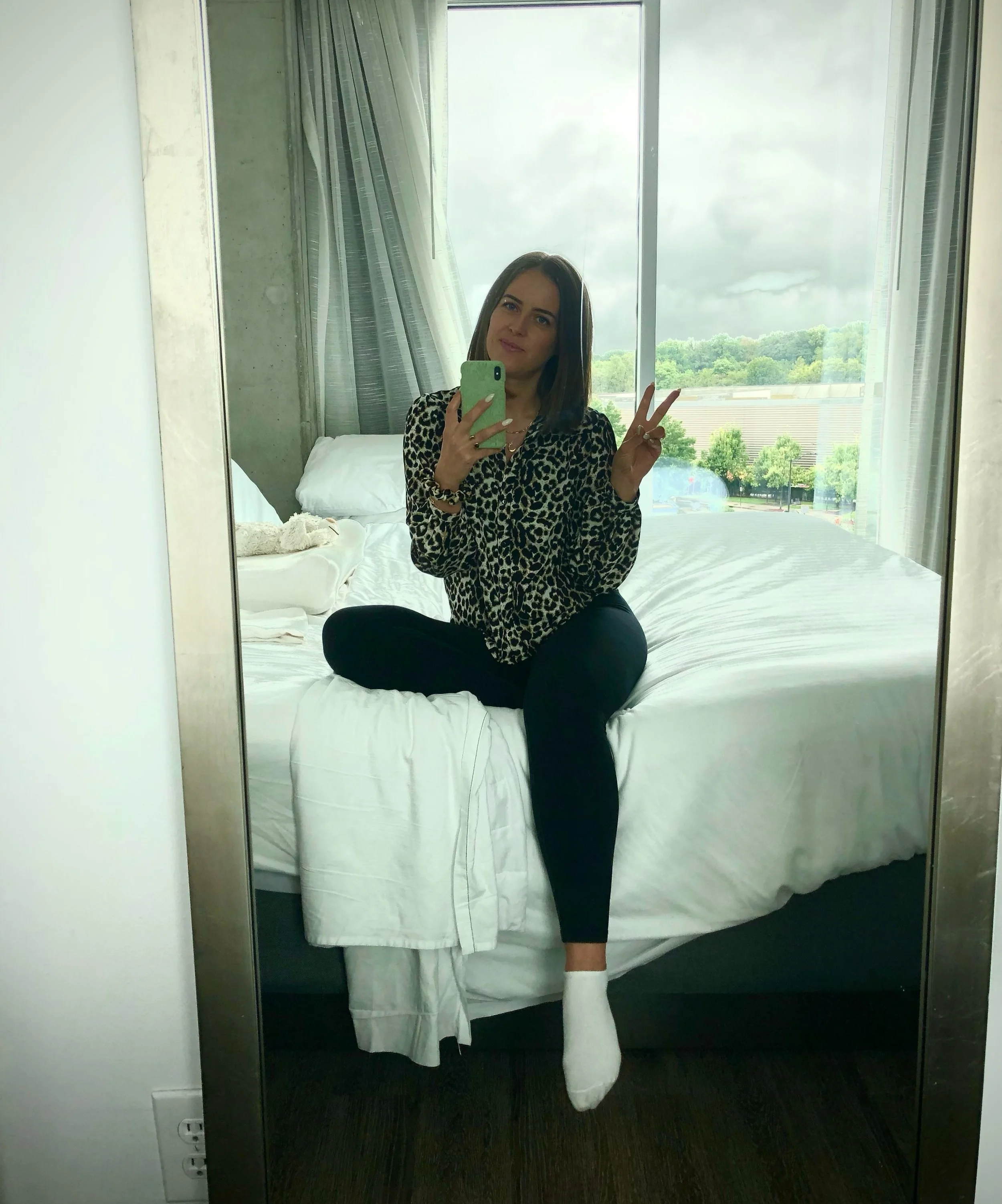 Anyone else always travels with their teddy bear to feel safe and less alone? 🧳🧸 Plus: I also bring my pillow, it basically guarantees good sleep anywhere.

(And if you&rsquo;ve been here for a while, you know sleep is everything for me.)

From my 