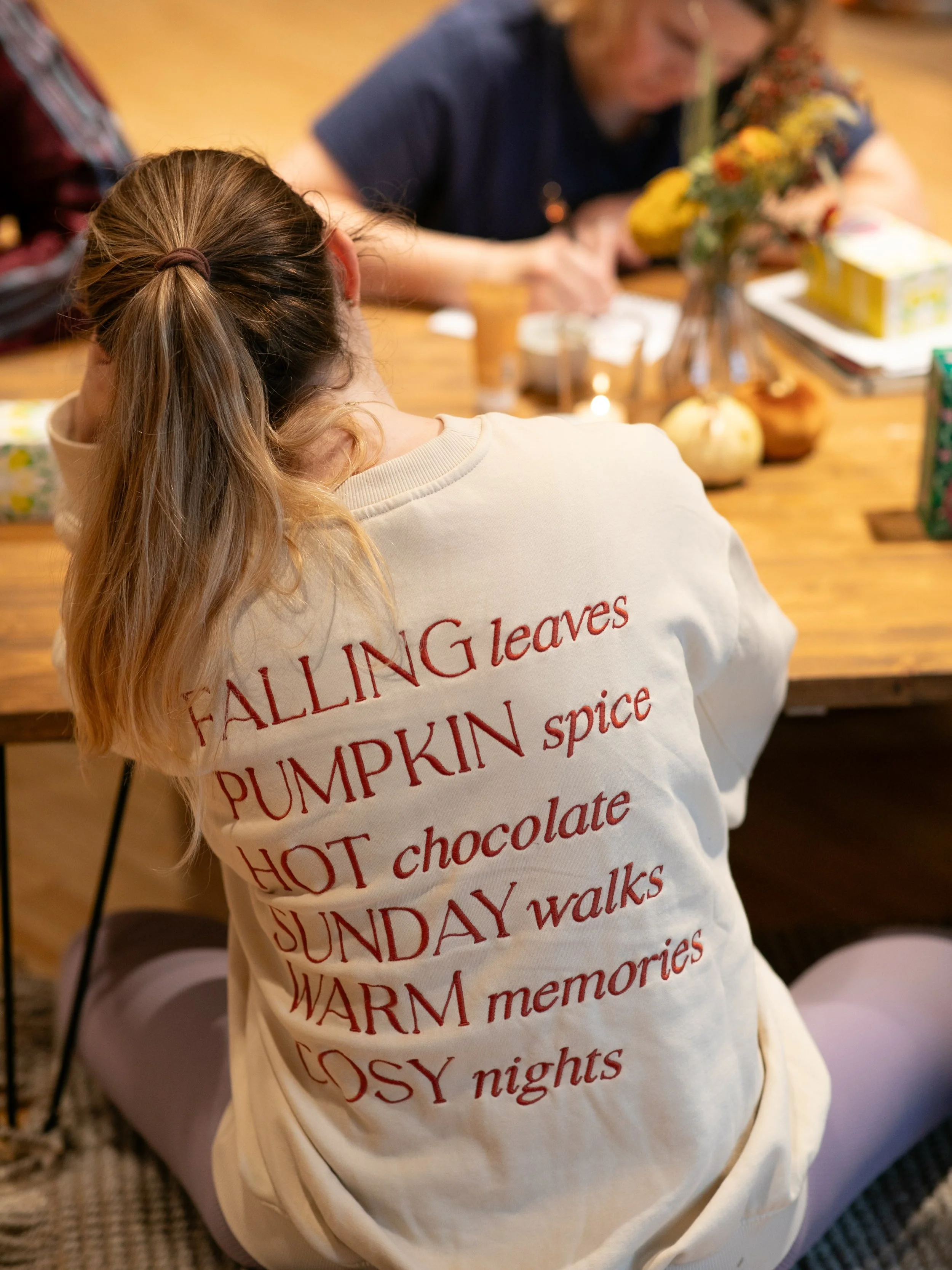 The season has officially started 🍂☕️🎃🕯️

Photos from last year&lsquo;s Fall Glow Day Retreat. 

Comment FALL to join us this year for Samhain on October 31 in Winterthur, Switzerland.

Fall vibes by @vegandthecity.ch @deladesign.ch 
📸 @laiapascu