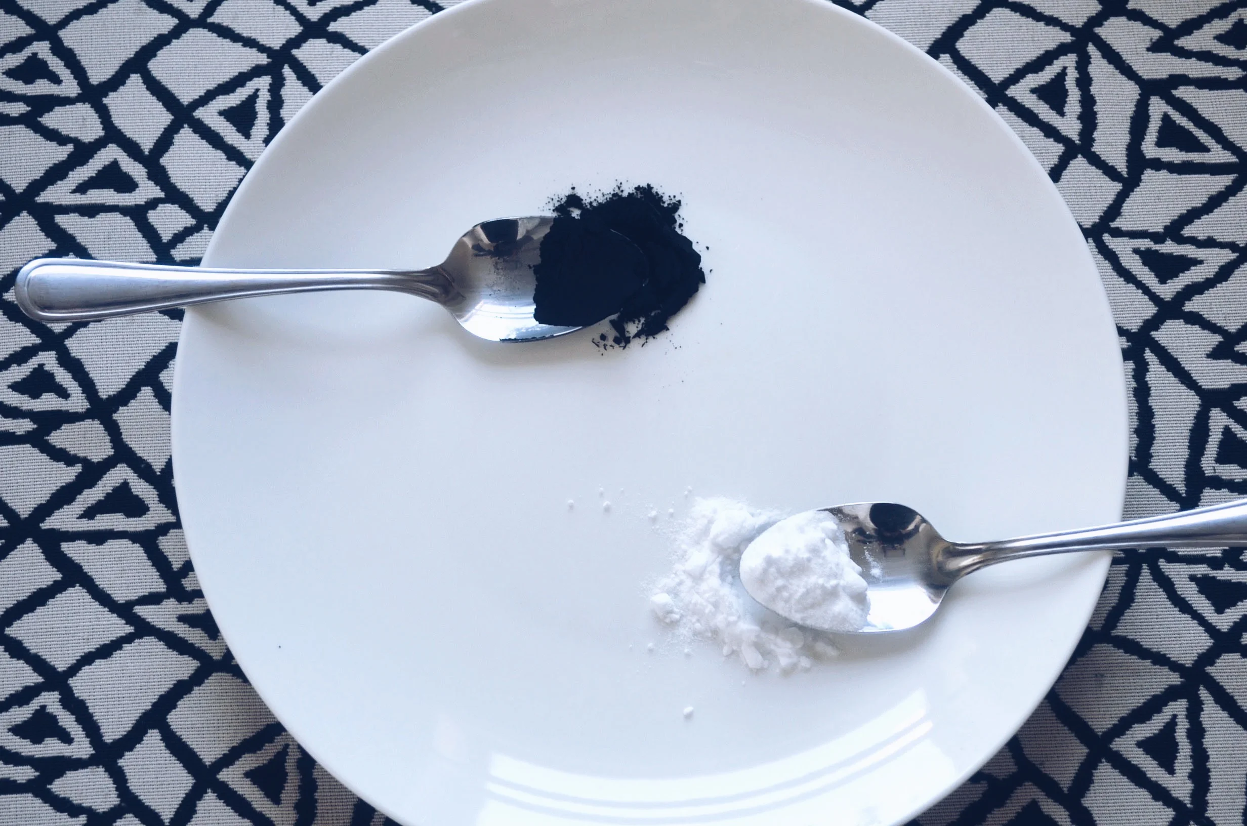 How to Naturally Whiten Your Teeth