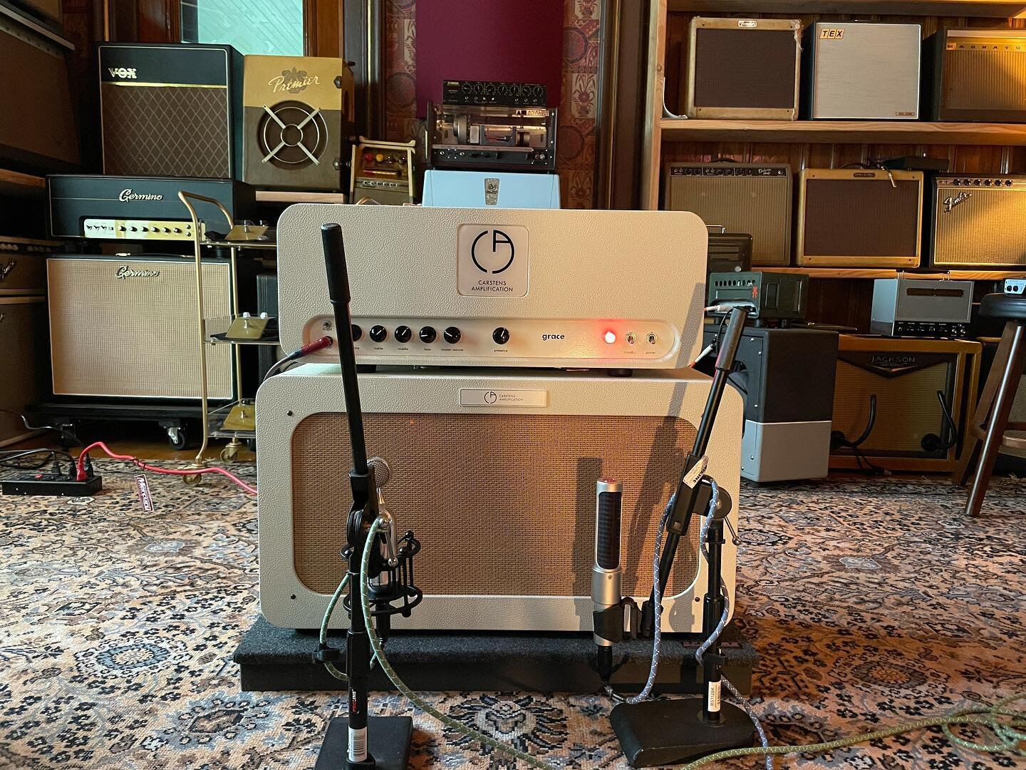 @carstensamps Grace as one option for the lead. Even though this amp can provide extremely saturated and articulate tones, it also has a nice edge of breakup sound with the guitar volume rolled back.