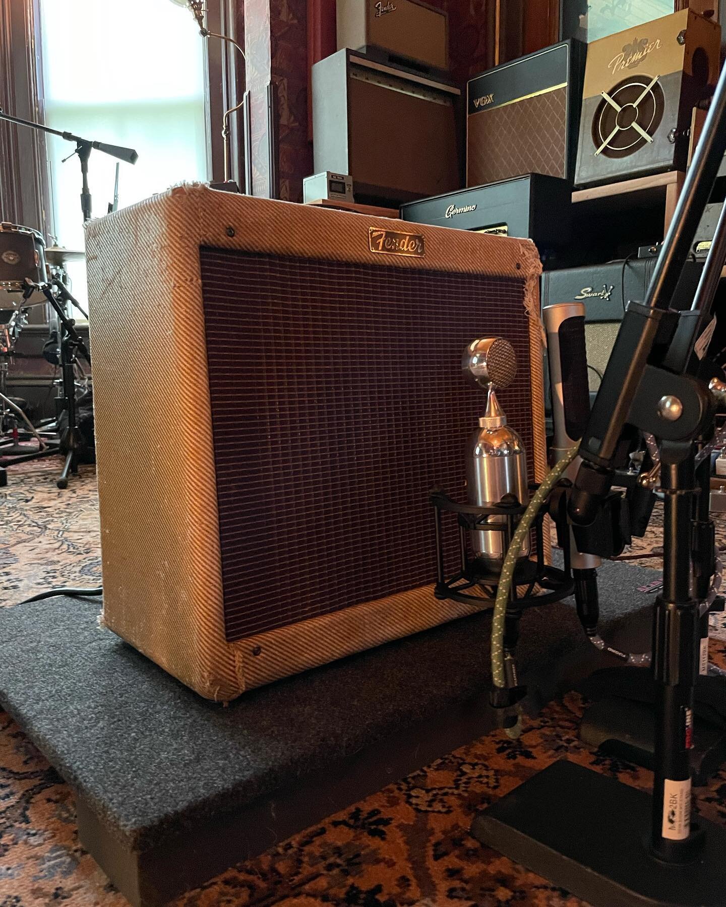 Our 1957 Fender Tweed Princeton provided a great option for an edge of breakup lead tone. This is such a sweet amp and always a joy to plug into. Thanks @cjk.bgm for trusting us to reamp your guitar!