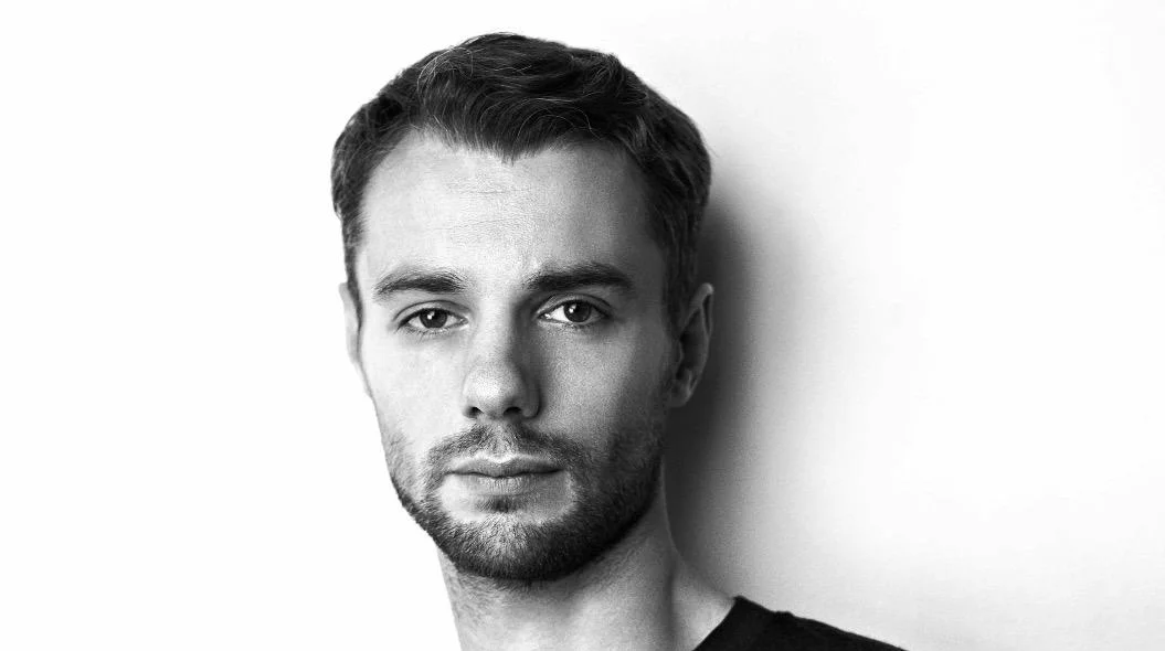 ALEXANDER WHITLEY, Artistic Director and Choreographer What do you do? I am a choreographer and artistic director of Alexander Whitley Dance Company. My job at its most fundamental involves working with dancers to create performances for stage. This could be for my own company of dancers or other companies. It also involves teaching dance classes for both professional dancers and students. I also collaborate with other artists where dance or choreography is involved but might not be the main feature of the project. A lot of my work as a director includes planning and managing the running of my company, which involves a lot of emailing and work on my laptop! 