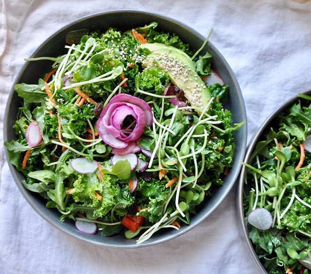 Our favourite!!!! .... Big salad with lots of home grown sprouts🤗🌱 Super excited to be offering a RAW FOOD workshop this Saturday 12:30pm live stream ($20 via venmo/PayPal) Few spots left! Learn about the power of raw food! Will be sharing some of 