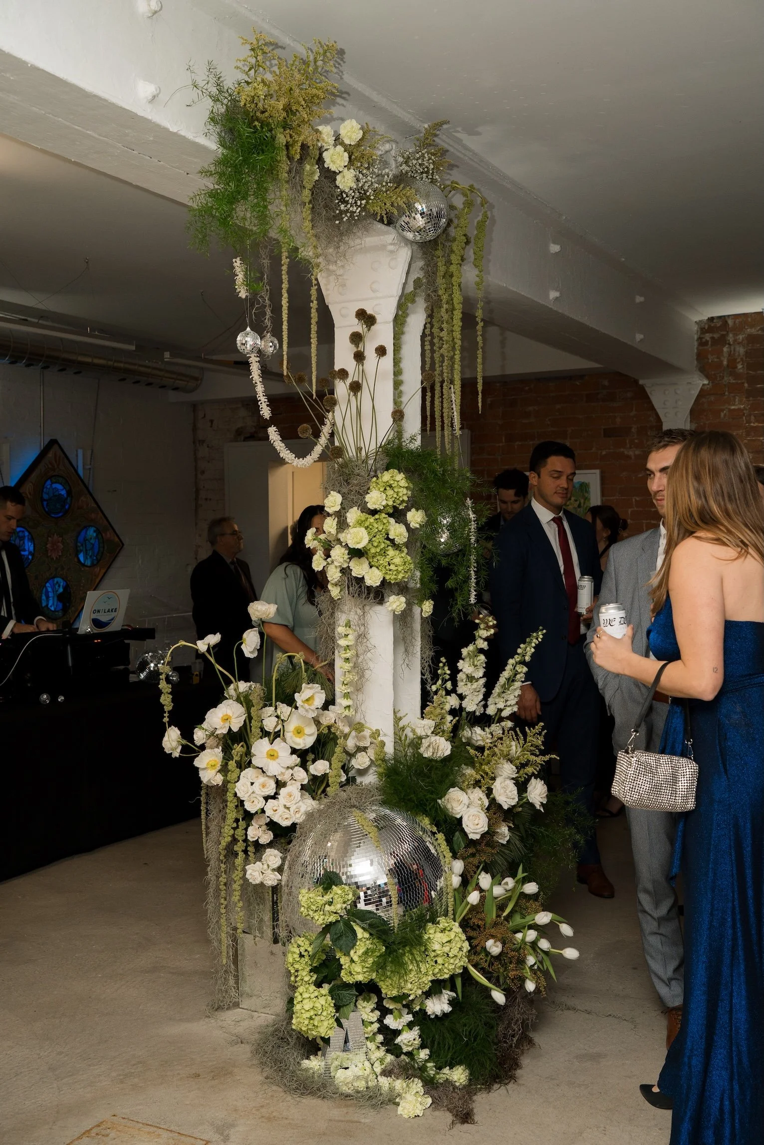 BelleEpoque - HamiltonWeddingFlorist - ModernMinimalWedding A+O10.jpg