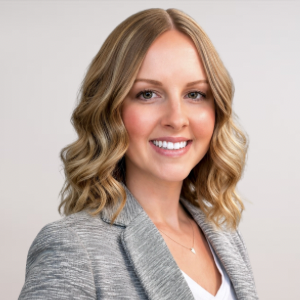 Davianna Fettic SALES/PM