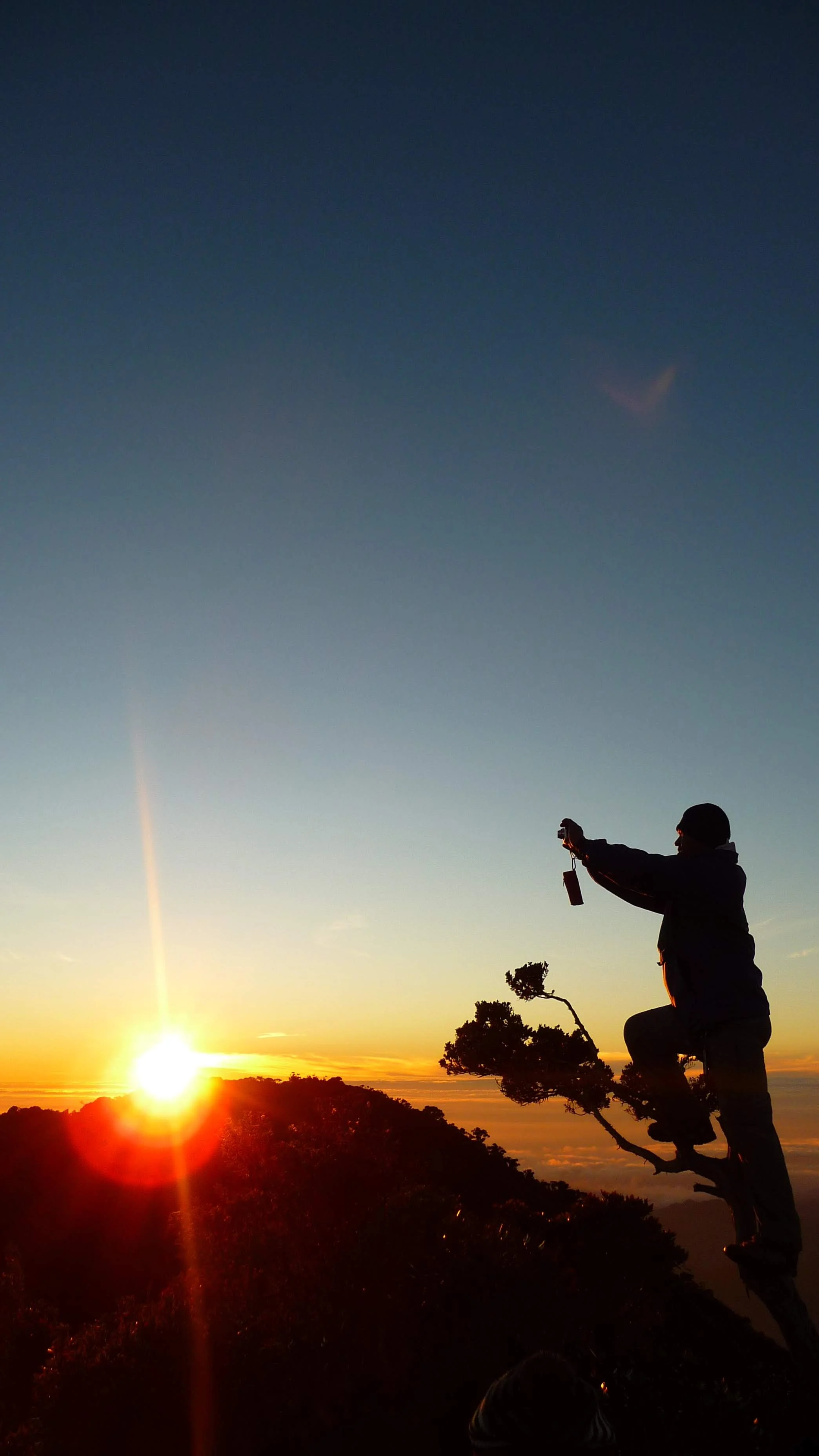 dawn-photographer-summit-of-mt-napulawan_7828585626_o.jpg
