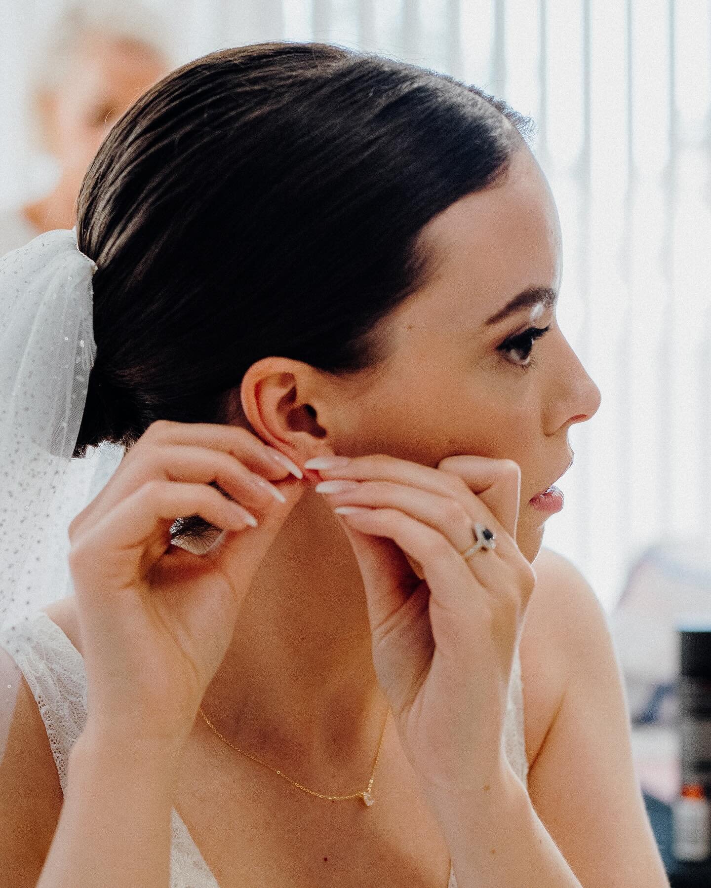 Loving these beautiful pics from the gorgeous bride @_abigail23 shot by @rzweddings.co hair by me and make up @jessmarshallmakeup 

Super slick bun for Abigail and half up half down for the bridal party 🤍

Tools - products 

@parluxhair @ghdhair_anz