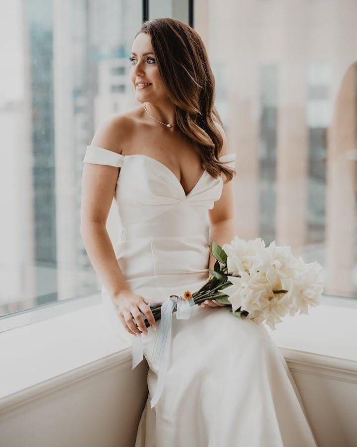 My beautiful bride Darina 👰🤍 had a lunchtime ceremony so make up is to be fresh and last the day and night! 

Gorgeous photos @fameparkstudios 

💄 base prepped with @bioderma_aunz, @diorbeauty primer and @benefitaustralia mattifying
 @armanibeauty