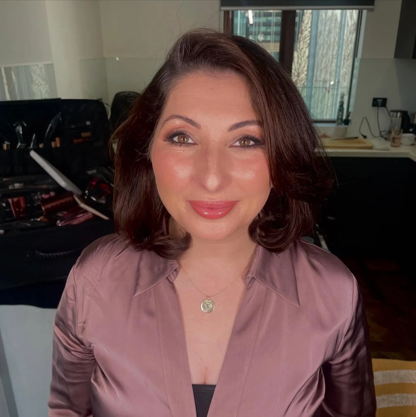 Just a little carousel of the gorgeous @keliannzellman 
Love a big bouncy blow out and glowing skin 😍 
Base @charlottetilbury flawless filter @armanibeauty luminous silk and @maccosmeticsanz face and body 
@narsissist cream bronzer and powder and