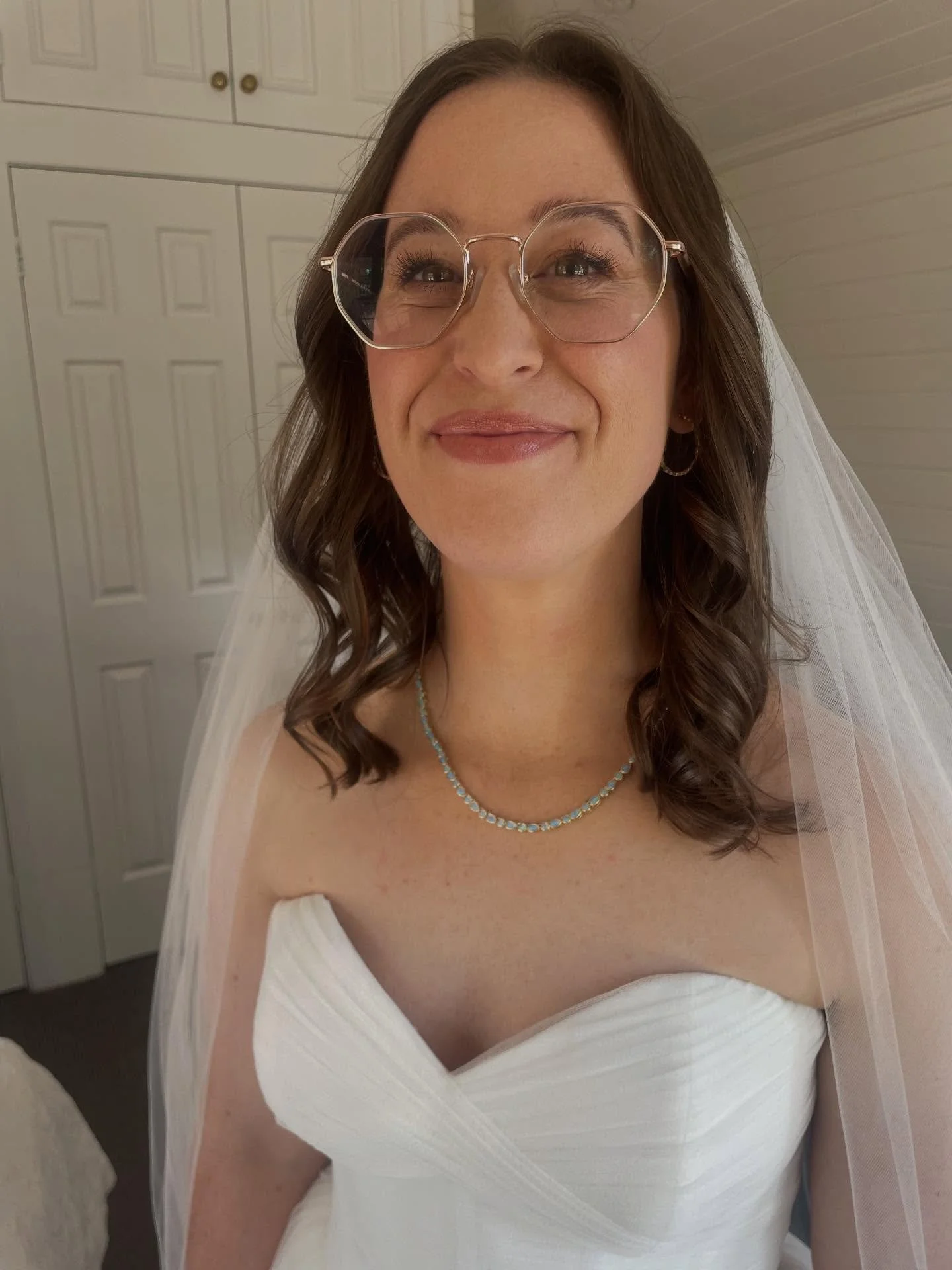 Stunning pics of my lovely bride Steph 🤍

Pics by the talented @thomstewart 

Was a very hot summers day so I used my favourite foundation for longwear @diorbeauty backstage. Kept the make up natural and fresh with a few individual lashes to make he