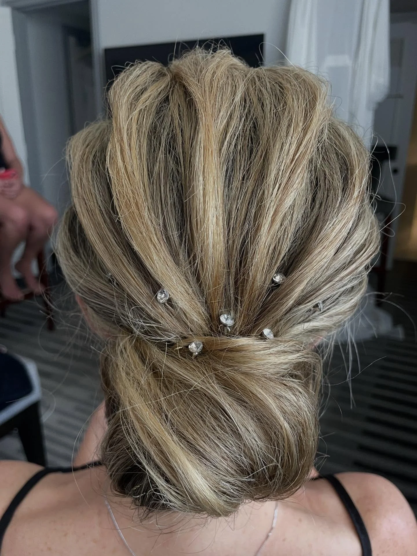 Bridal hair 🤍

#bridalhair #sydneyhairstylist #upstyle #texturedhair #bun