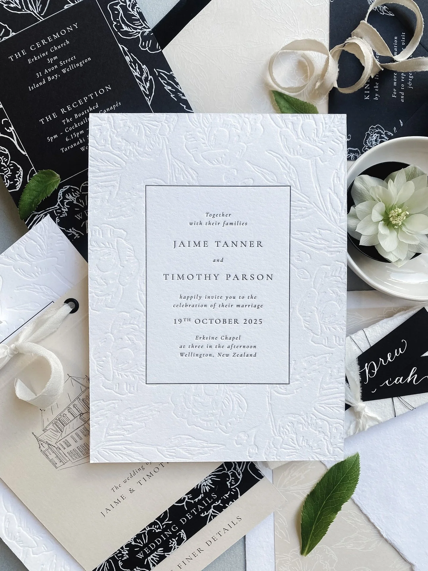 All the details ✨ One of my favorite things about designing wedding invitations with couples, is learning all about the details they love. That way, I can show them various ways to incorporate them so that it feels personal to them and not an effort 