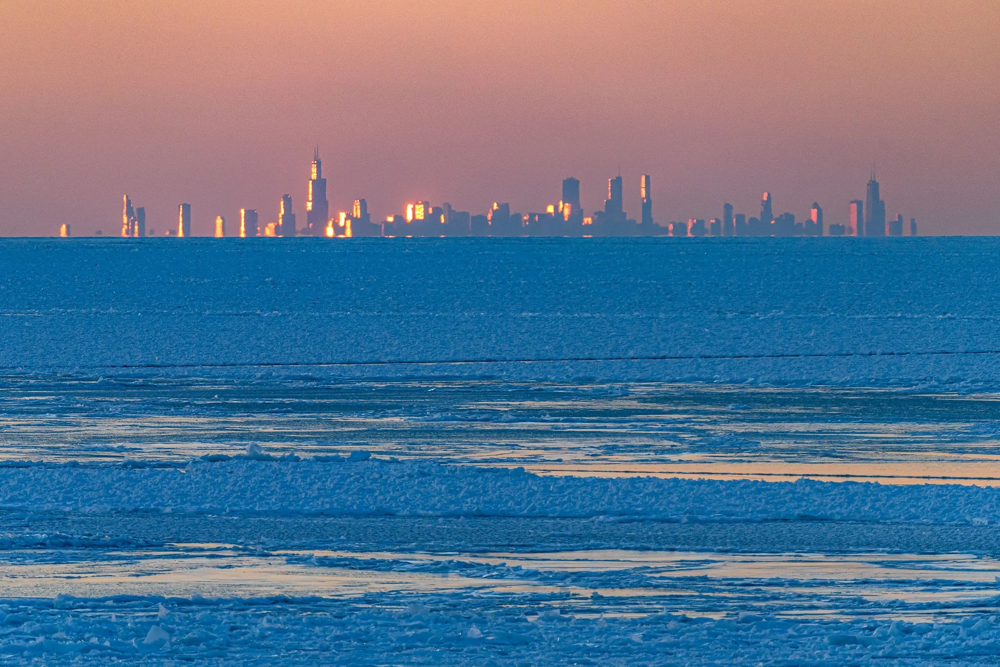 ChicagoSkylineShelfIce_2026-01-28_17-05-56_WRW_4937_©Rafi Wilkinson2025.jpg
