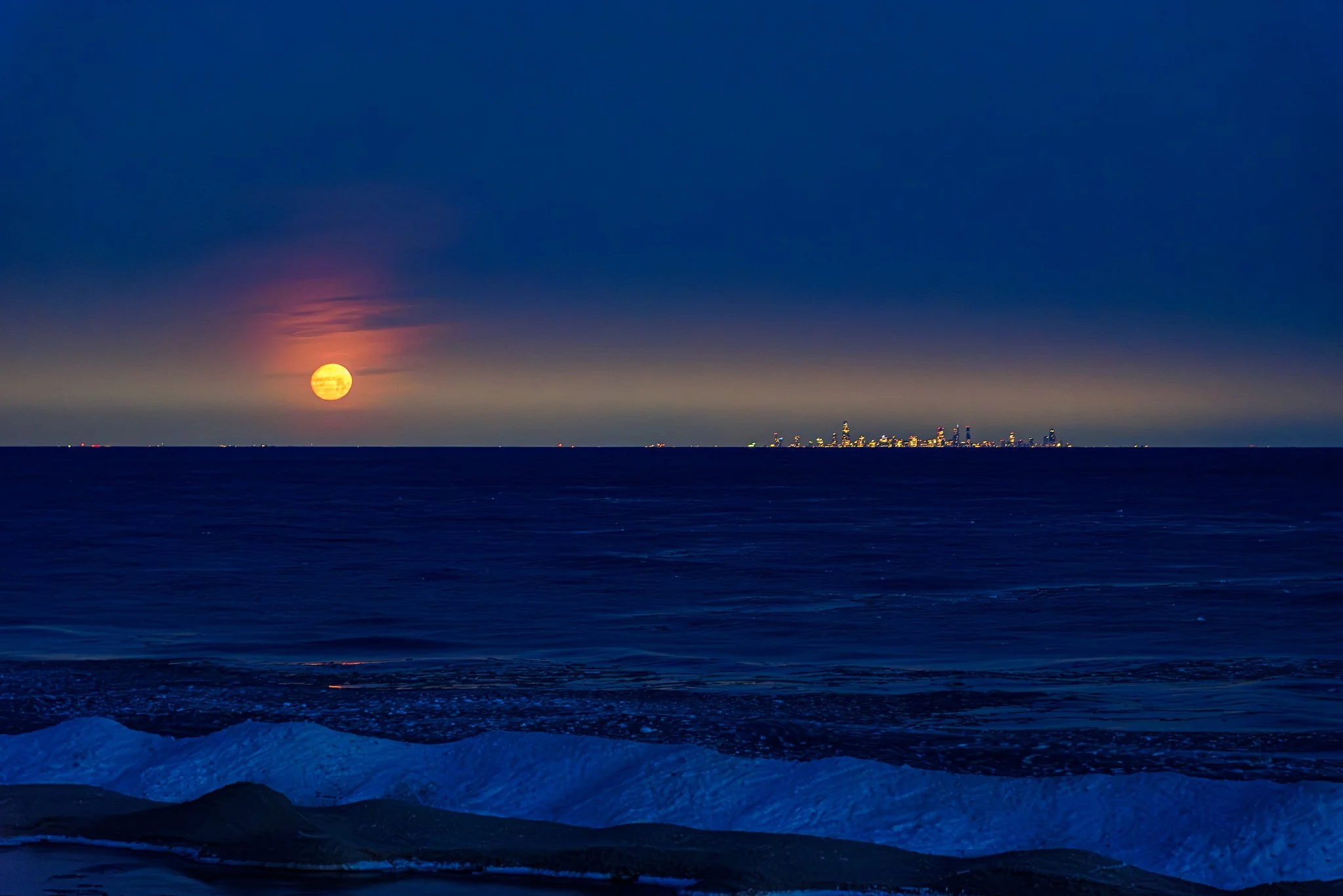MoonSetLakeMichigan_2025-03-12_05-32-53_WRW_3104_©Rafi Wilkinson2025-Enhanced-NR.jpg