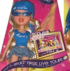 Bratz Passion 4 Fashion World Tour Cloe Doll.