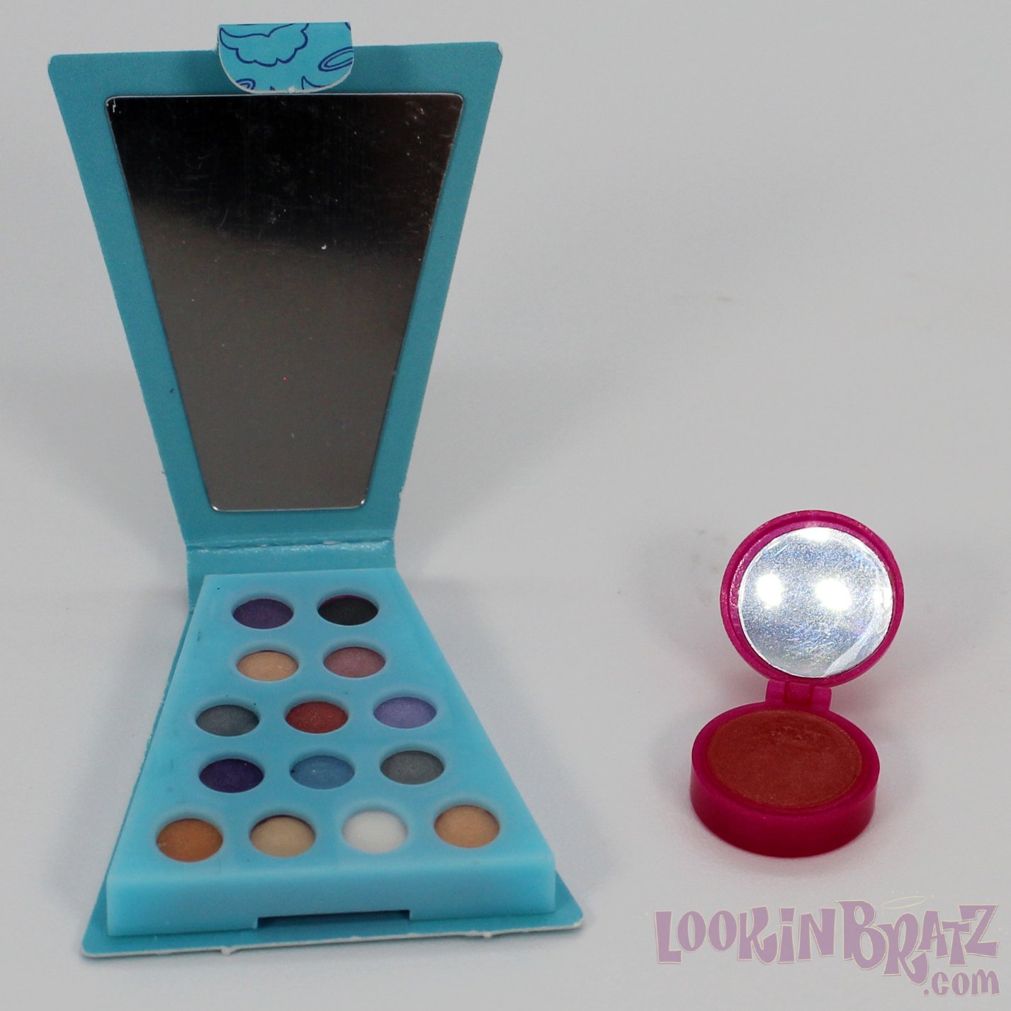 Mini Bratz Cosmetics First Edition Cloe Shadow Palette and Round Compact Mirror (Inside)