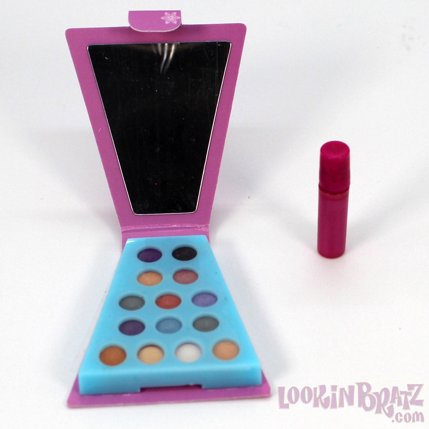 Mini Bratz Cosmetics Wintertime Icon Shadow Palette and Mascara (Inside)