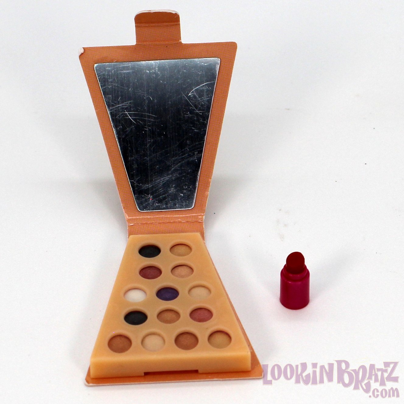 Mini Bratz Cosmetics Wintertime Sasha Shadow Palette and Lipstick (Inside)