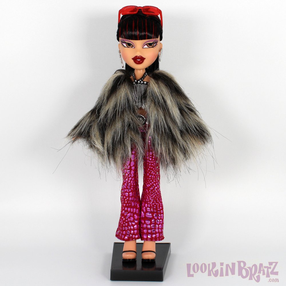 Bratz Series 3 Tiana Outfit #1 With Faux Fur Wrap