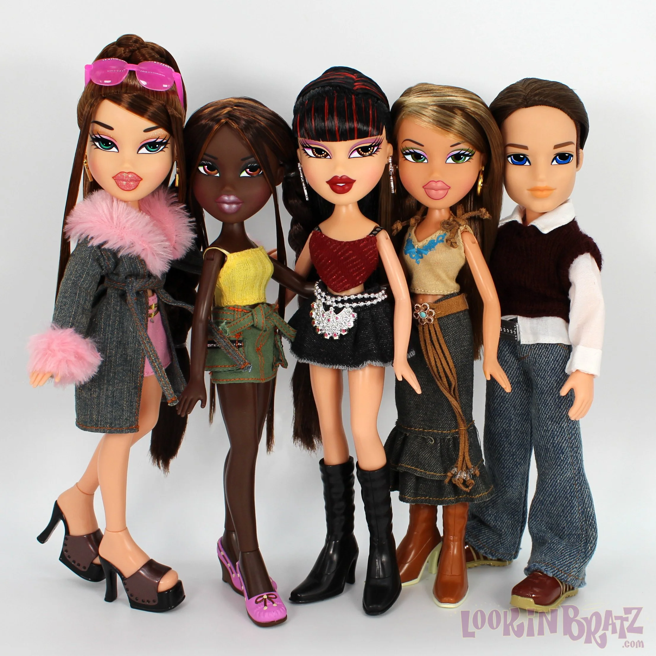 Bratz Series 3 and Funky Fashion Furniture RetroSwing Chair A Lookin