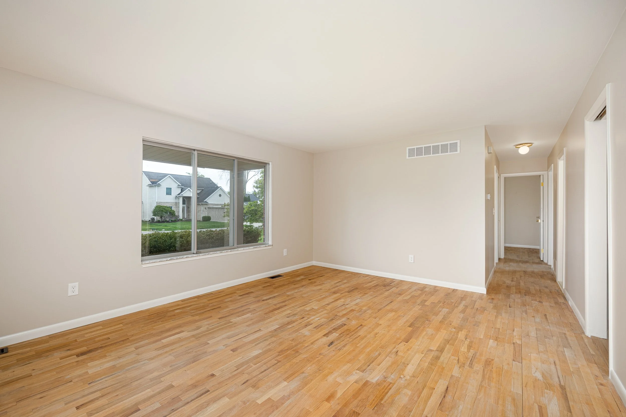 8915 Oakview St (5 of 40).jpg
