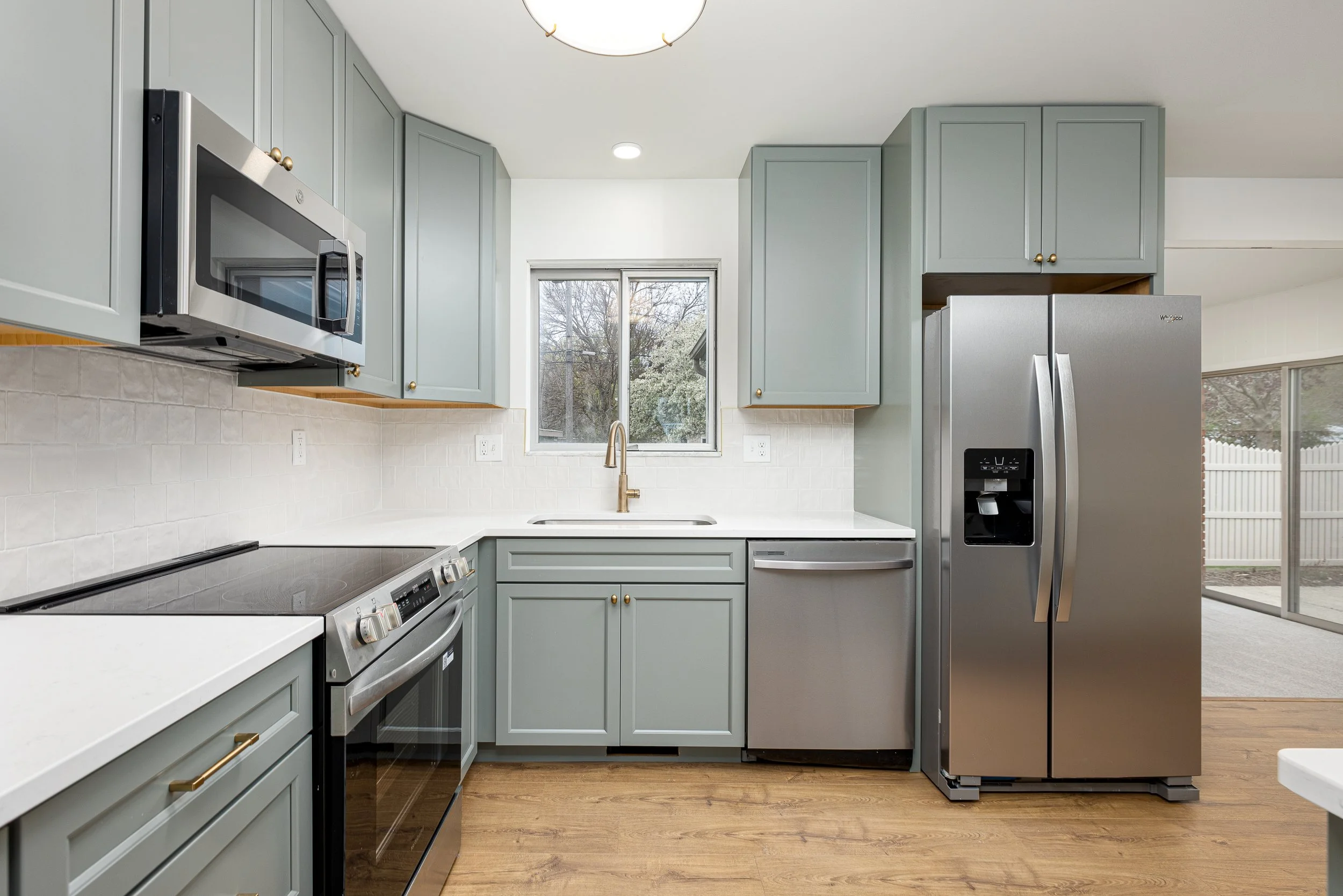 8915 Oakview St (6 of 40).jpg