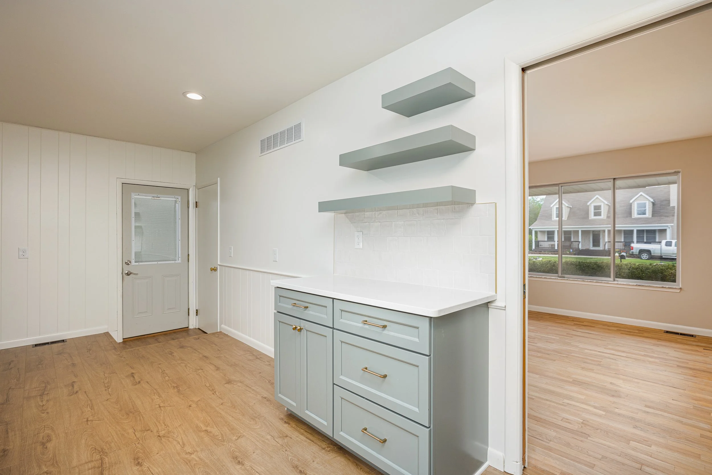 8915 Oakview St (7 of 40).jpg