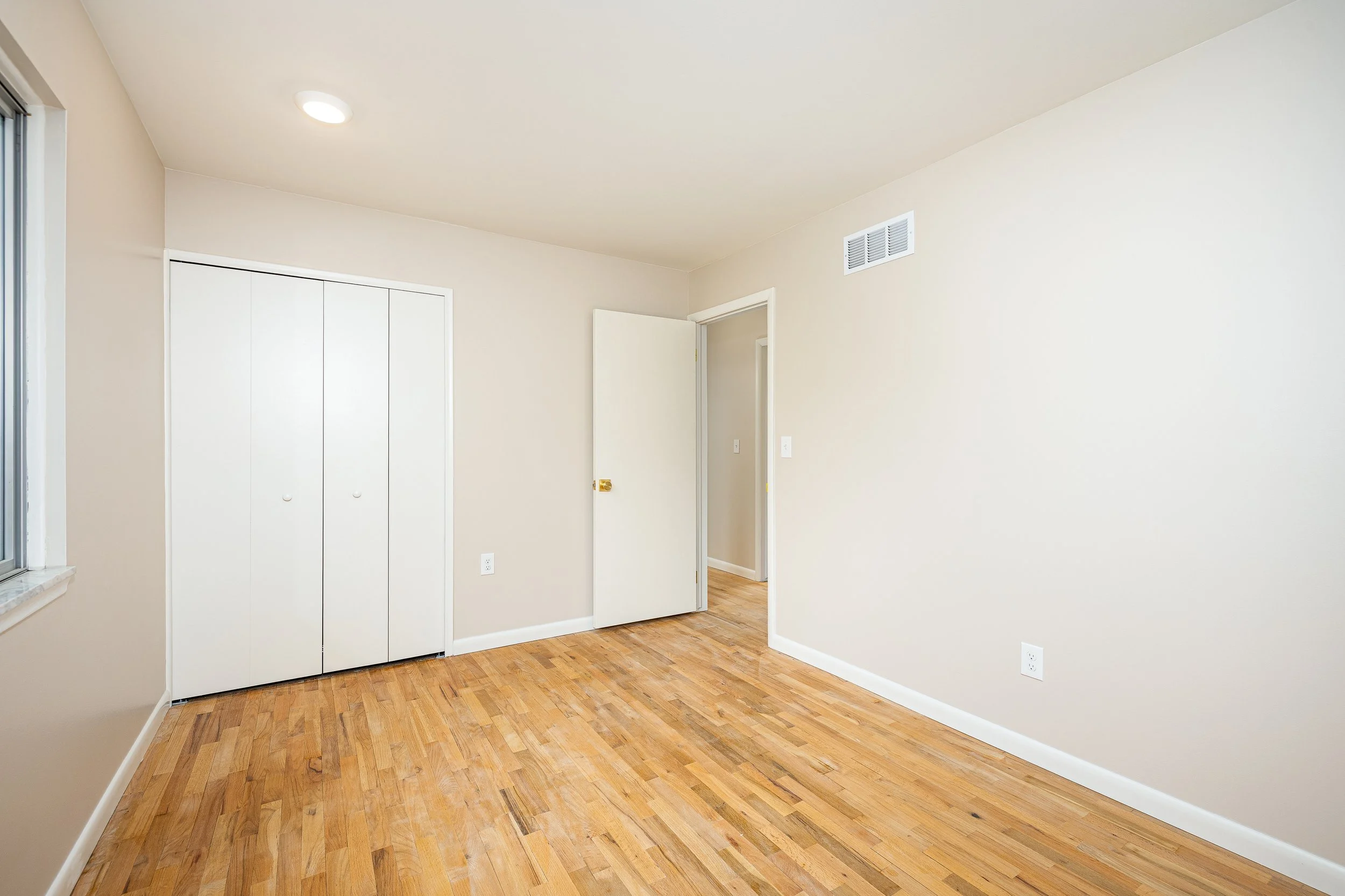 8915 Oakview St (18 of 40).jpg