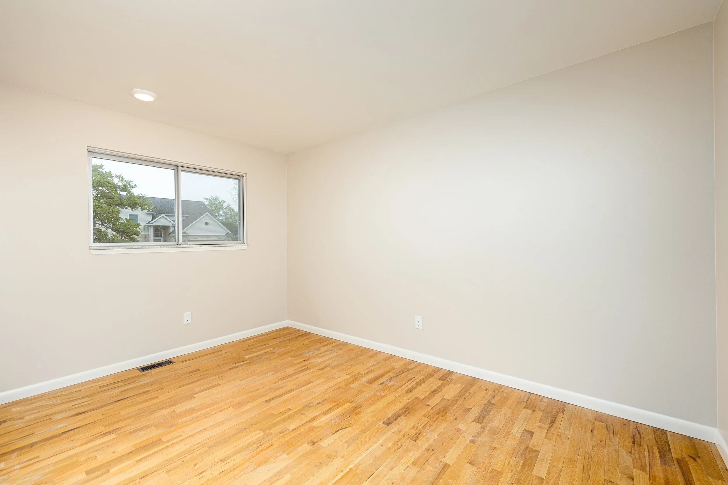 8915 Oakview St (20 of 40).jpg