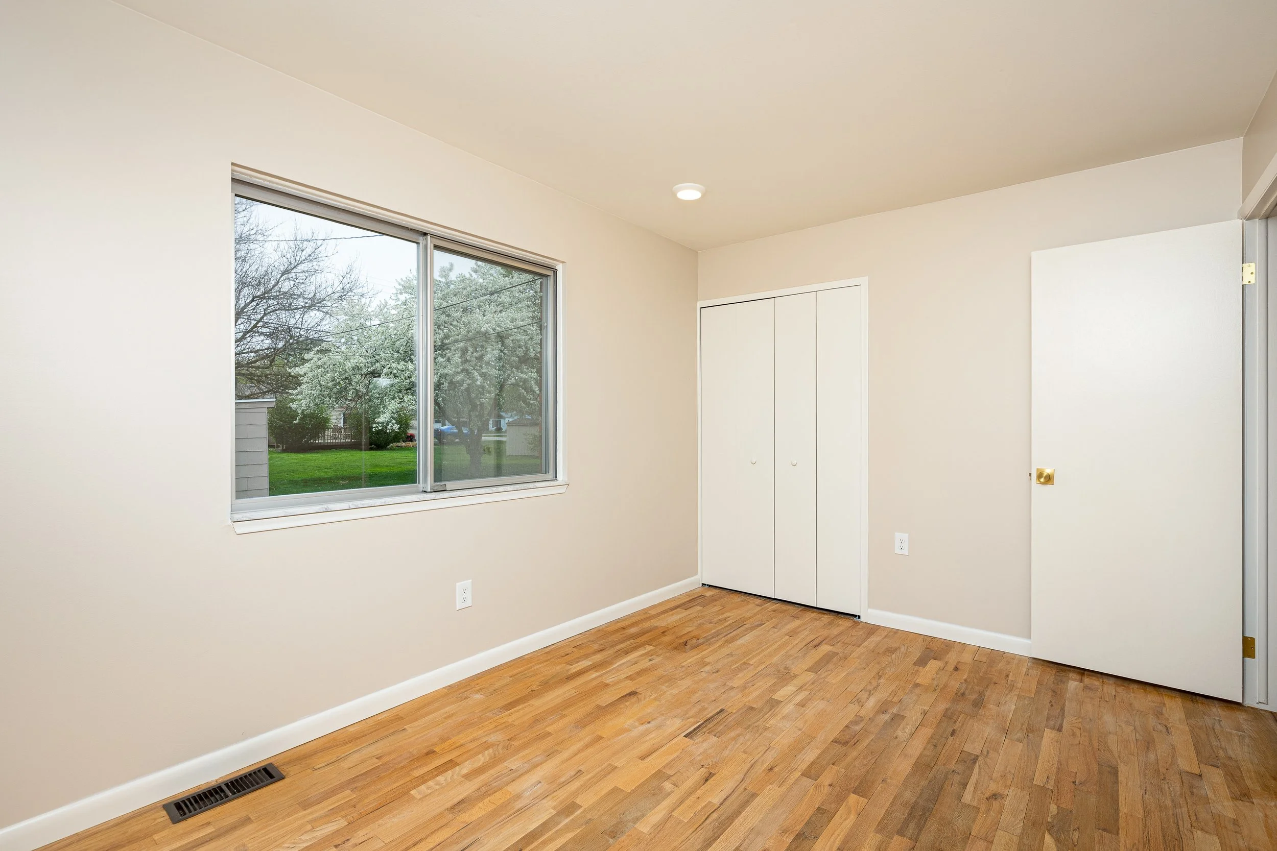 8915 Oakview St (19 of 40).jpg