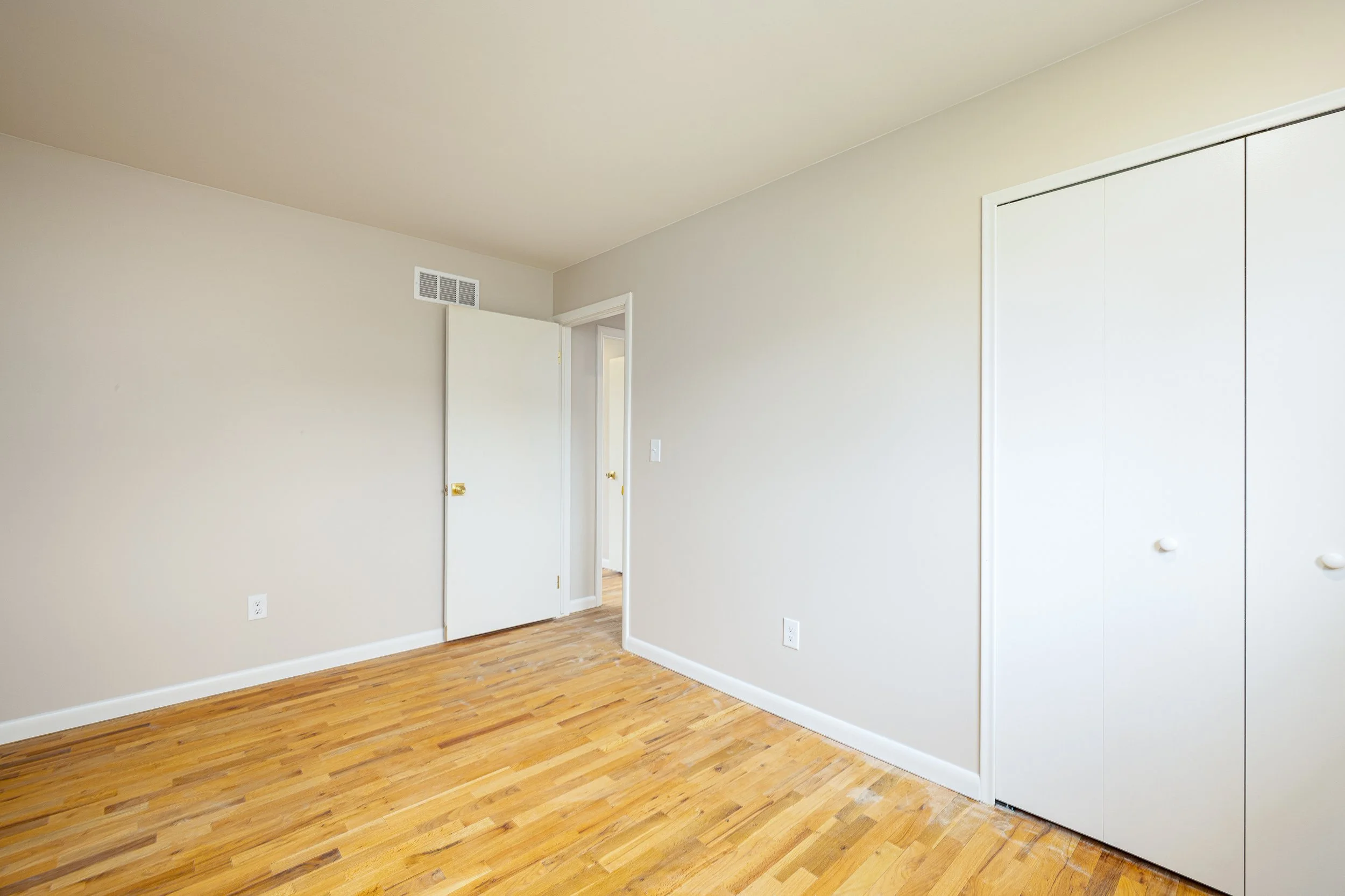 8915 Oakview St (22 of 40).jpg