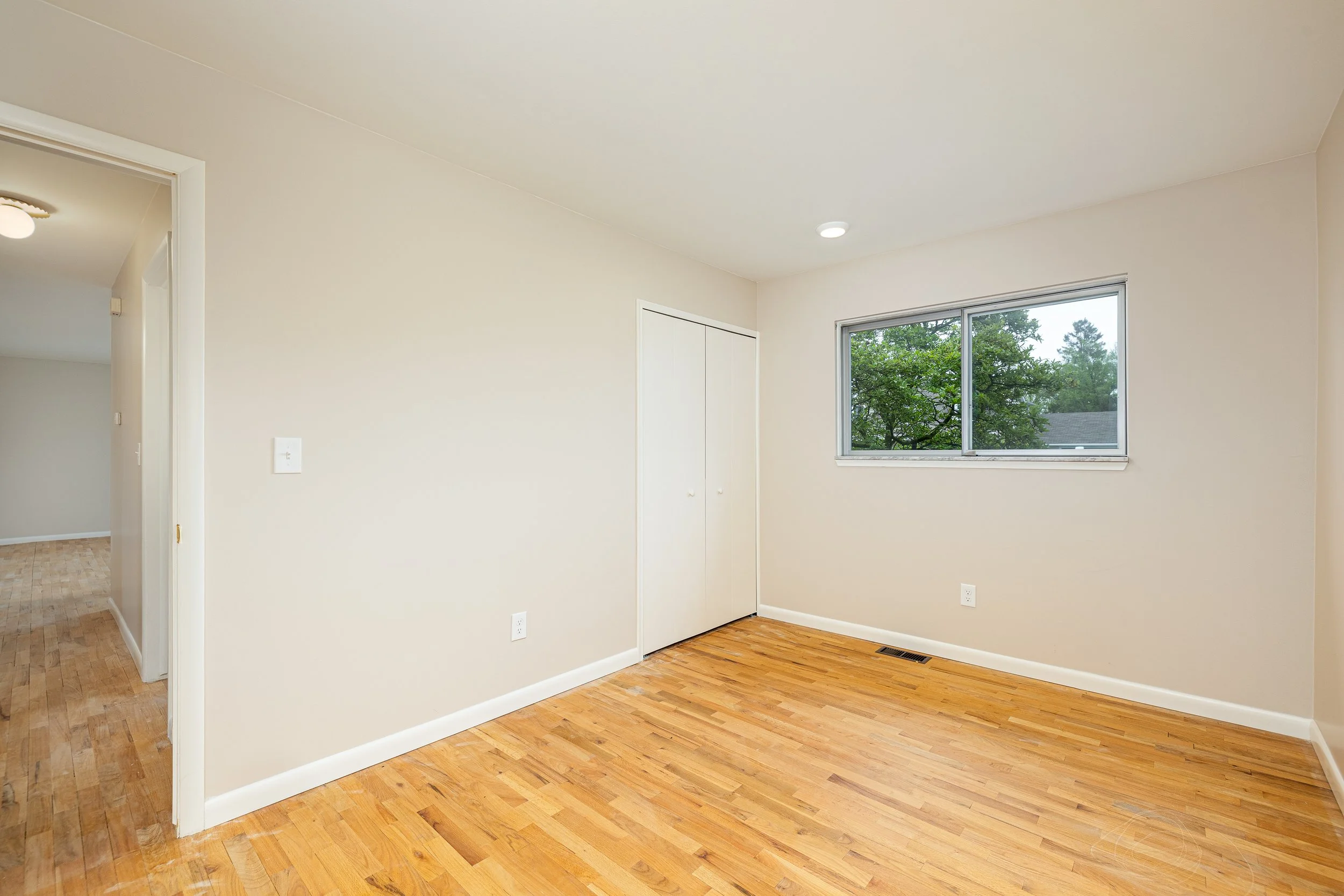 8915 Oakview St (21 of 40).jpg