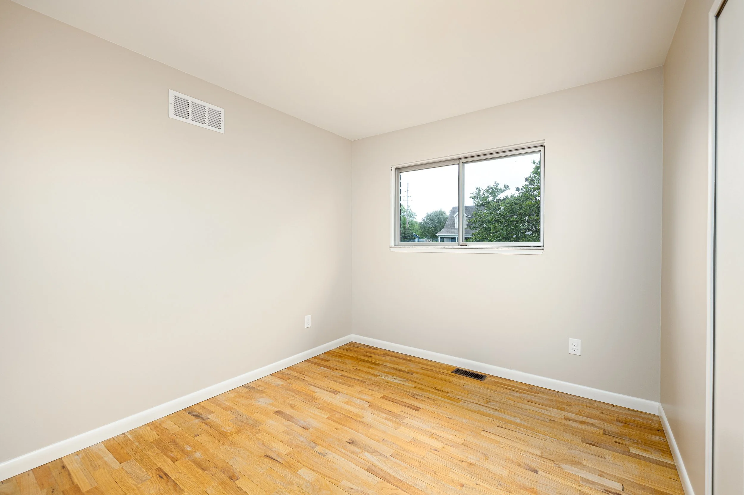 8915 Oakview St (23 of 40).jpg