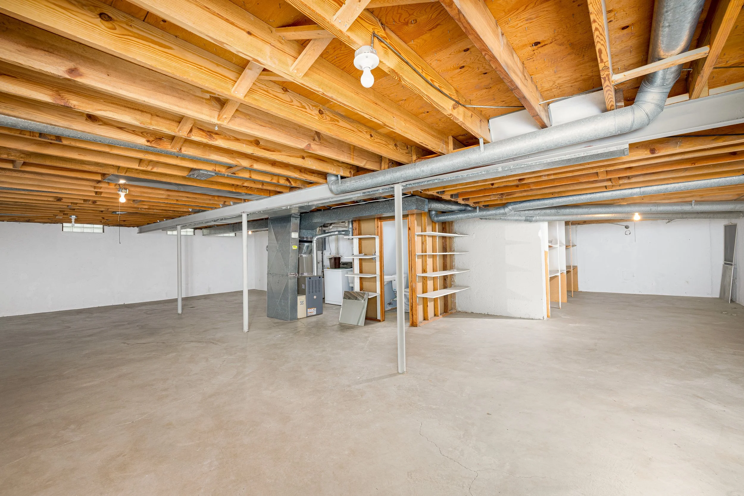 8915 Oakview St (25 of 40).jpg