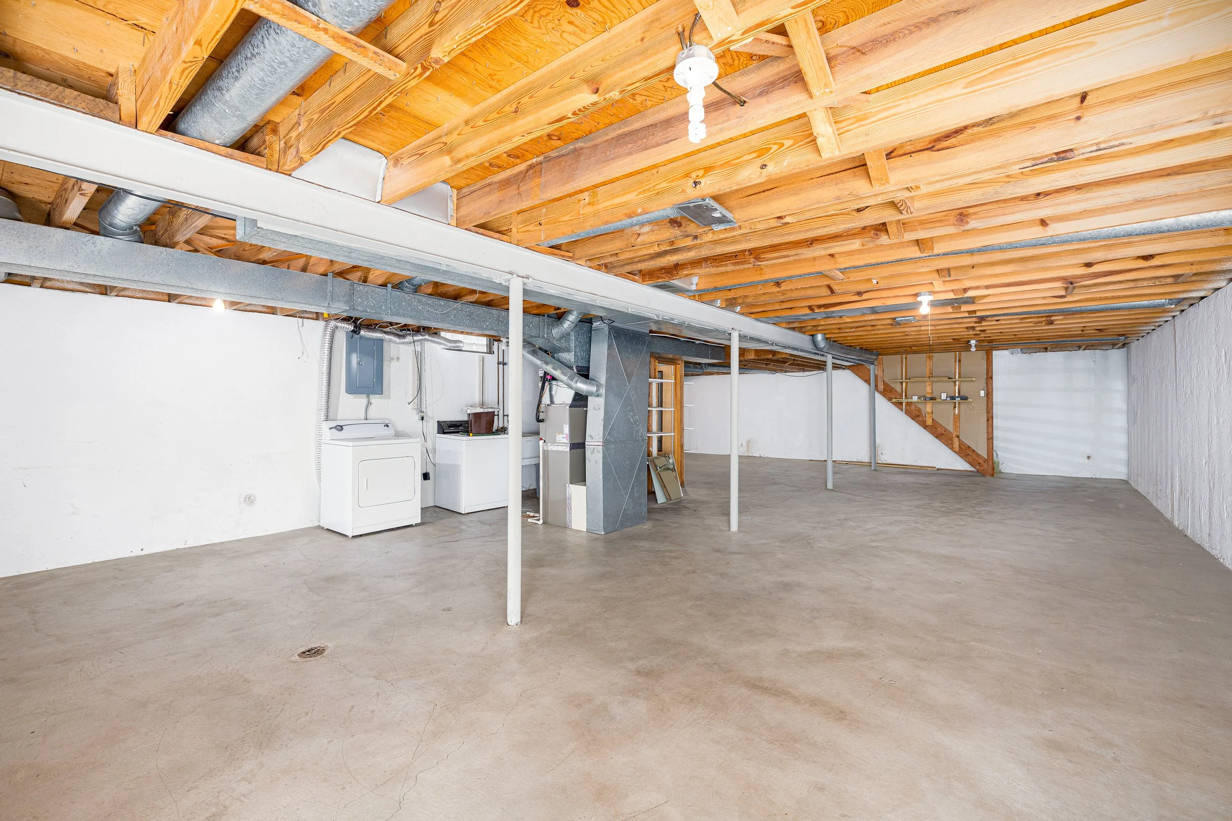 8915 Oakview St (26 of 40).jpg